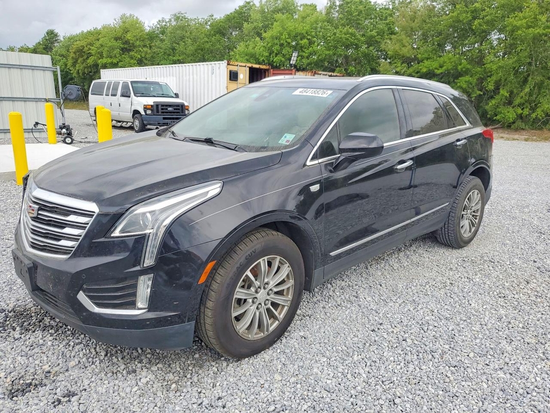 Вид 2017 CADILLAC XT5, угол 1