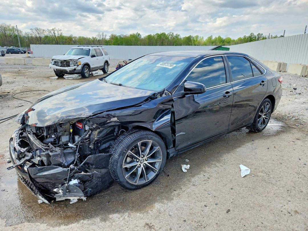 Vue de 2015 TOYOTA CAMRY XSE V6, angle 1