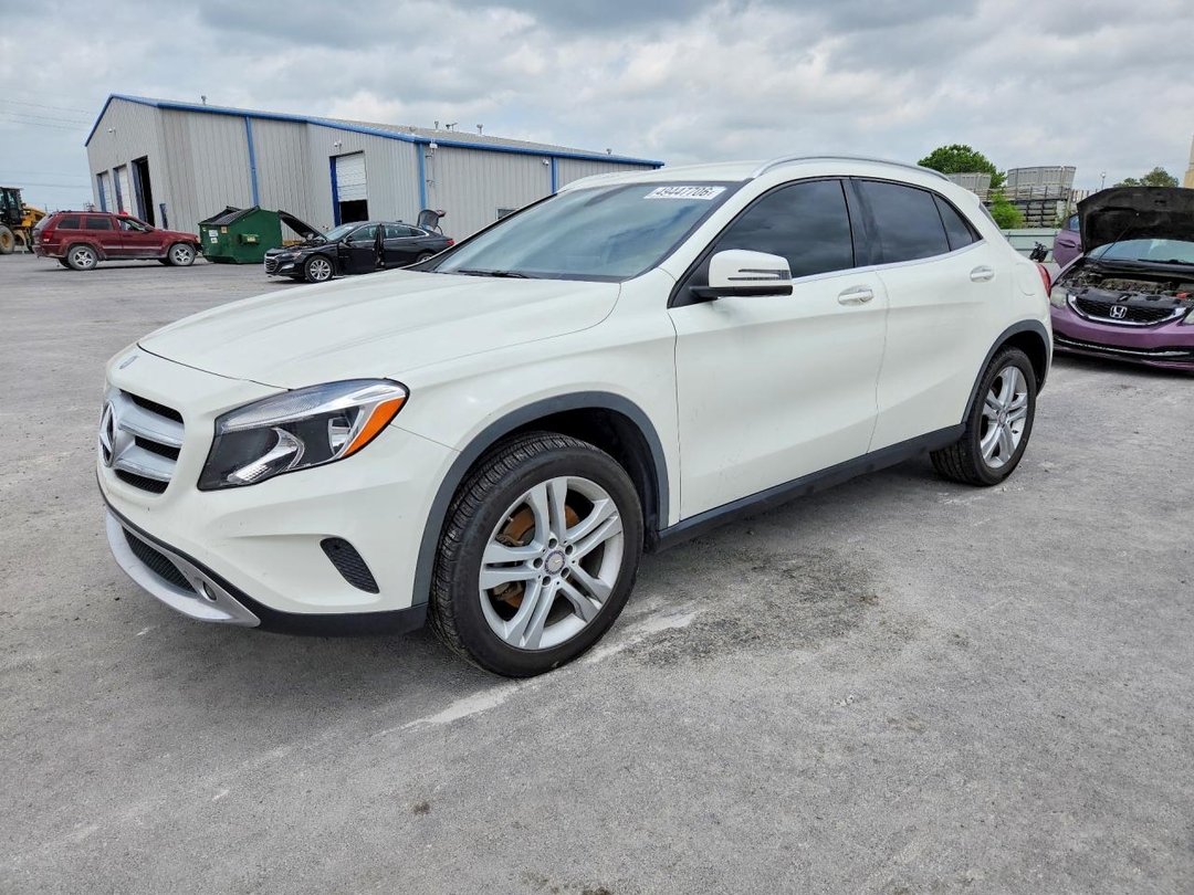 منظر 2016 MERCEDES-BENZ GLA 250، زاوية 1