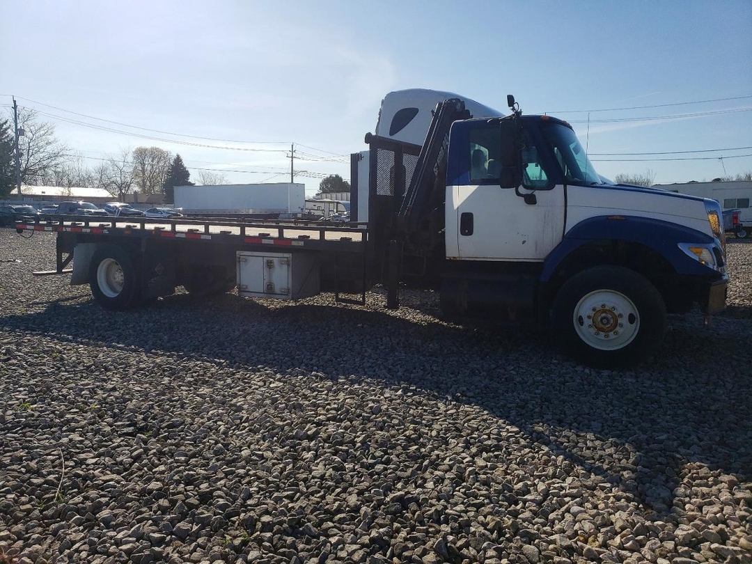 منظر 2005 INTERNATIONAL 7400 FLATBED TRUCK، زاوية 1