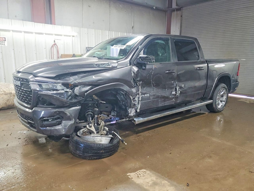 Vista de 2025 RAM 1500 BIG HORN, ángulo 1