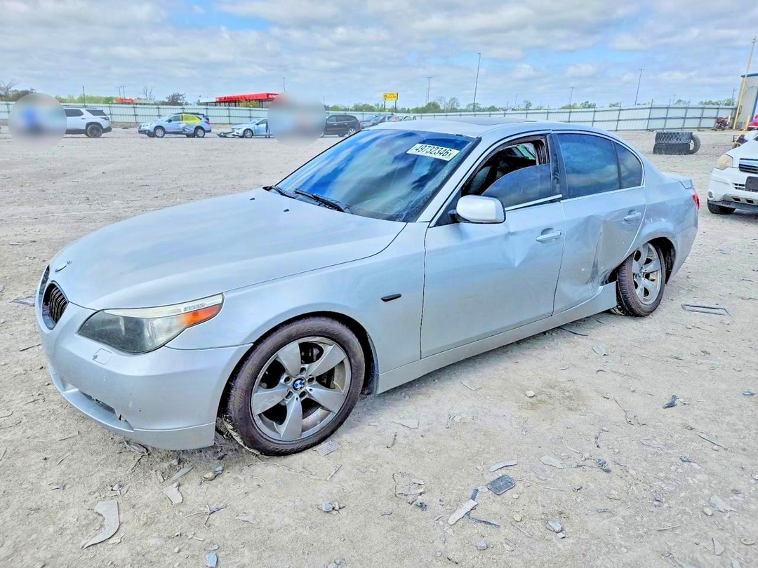 Vue de 2005 BMW 530 I, angle 1