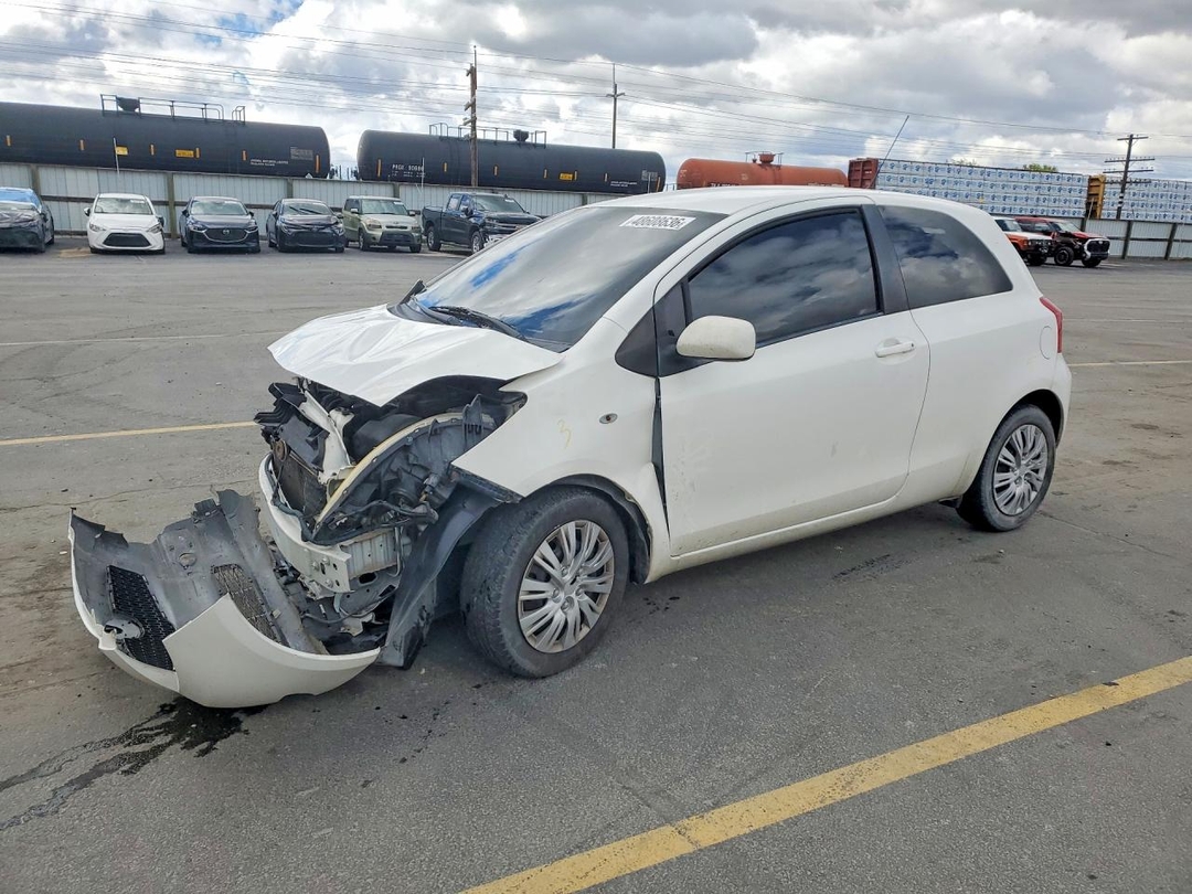 Vue de 2008 TOYOTA YARIS, angle 1