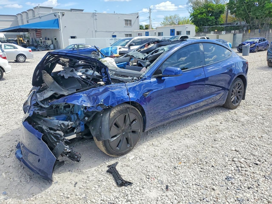 منظر 2025 TESLA MODEL 3، زاوية 1