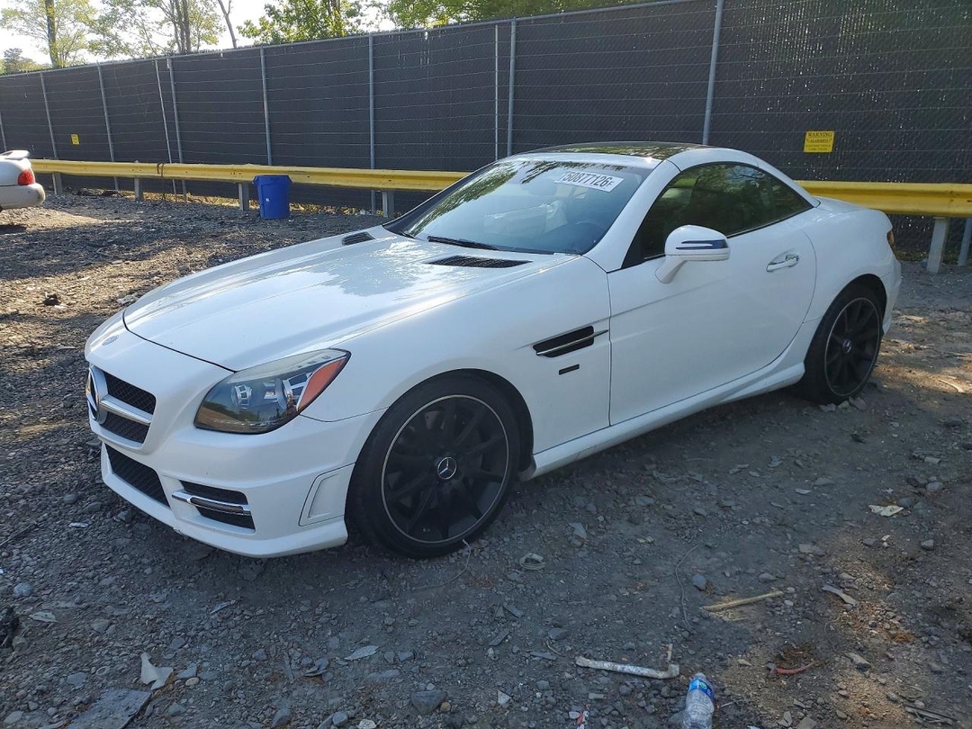Vue de 2015 MERCEDES-BENZ SLK 250, angle 1