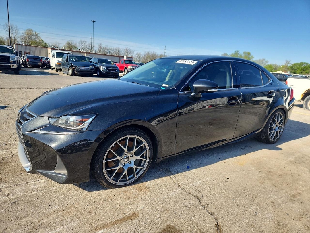 Вид 2018 LEXUS IS 300 BASE, угол 1