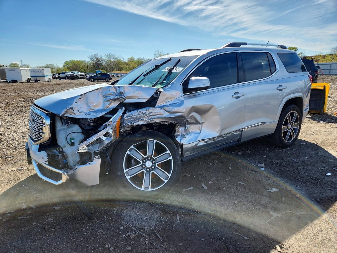 Vue de 2018 GMC ACADIA DENALI, angle 1