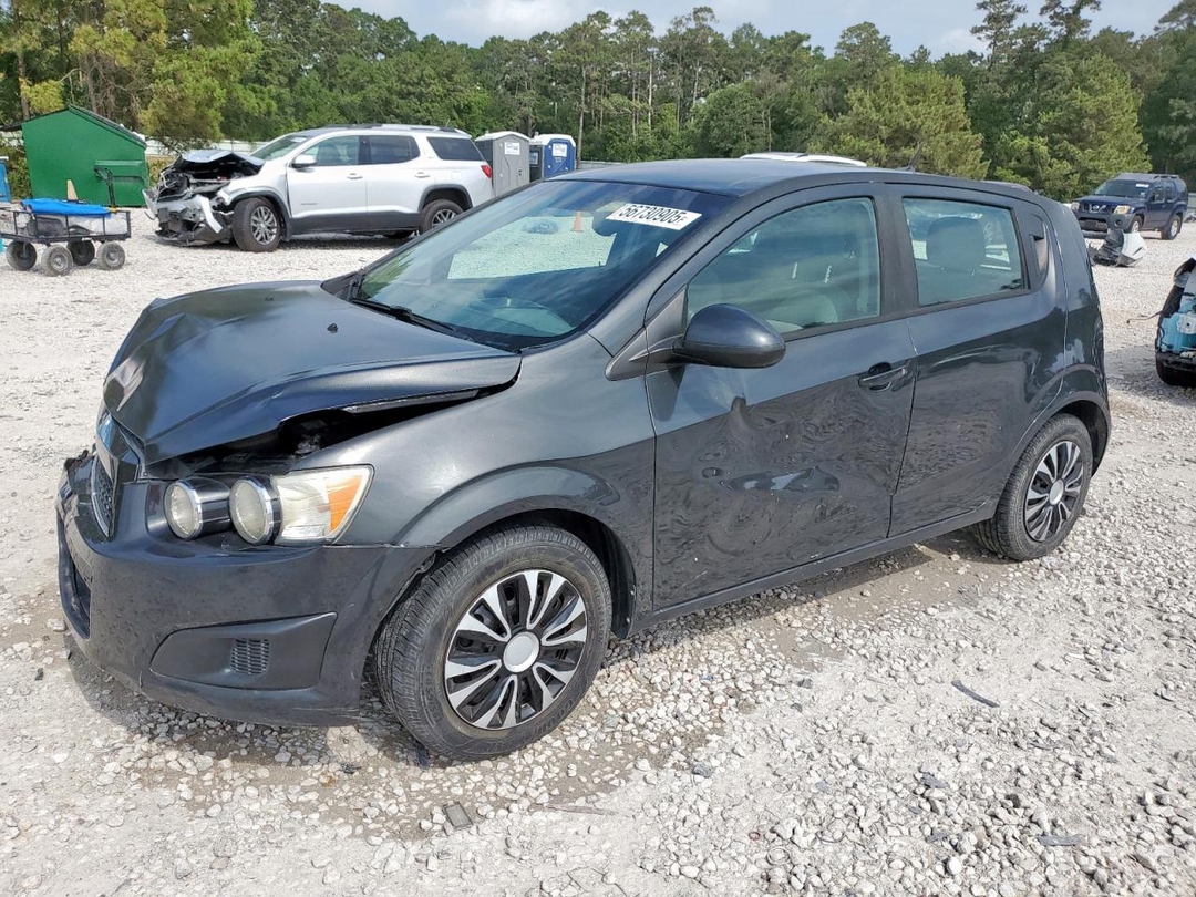 Вид 2014 CHEVROLET SONIC LS, угол 1