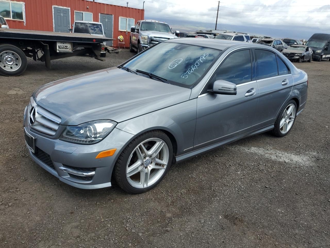 Vista de 2013 MERCEDES-BENZ C 250, ángulo 1