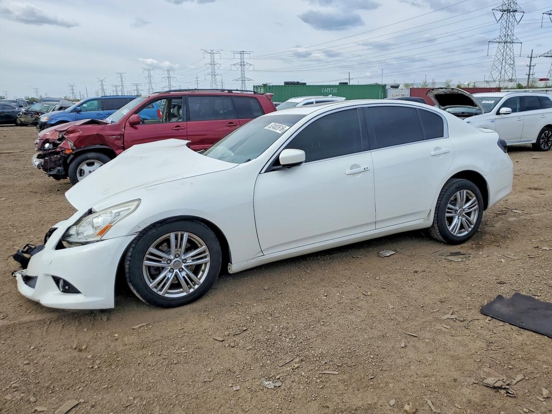 Vue de 2013 INFINITI G37 SEDAN X, angle 1