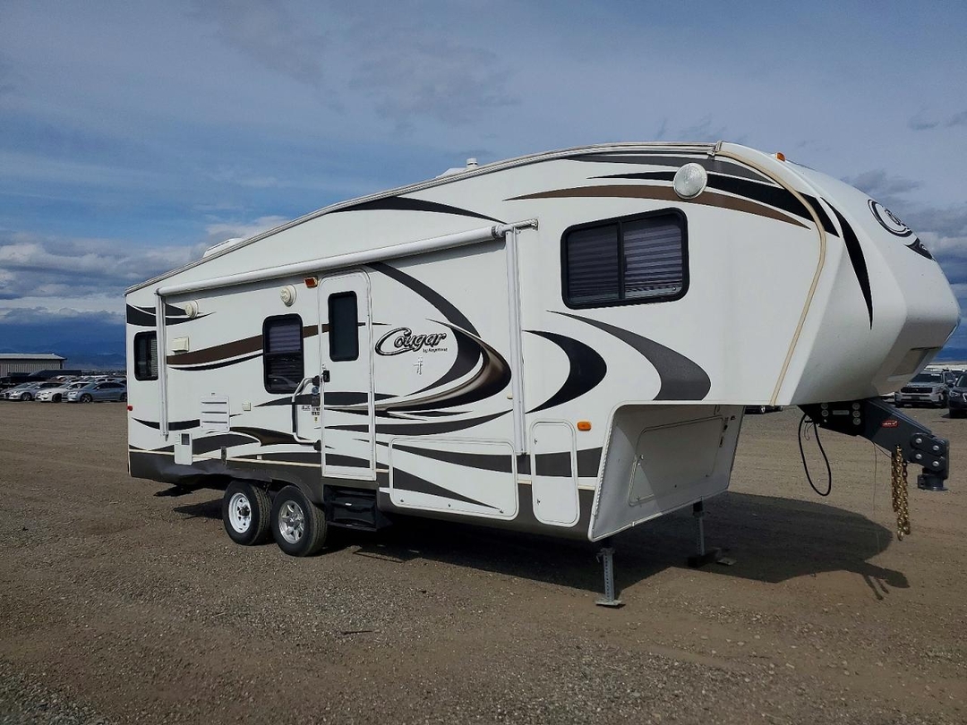 منظر 2012 KEYSTONE COUGAR CAMPER، زاوية 1