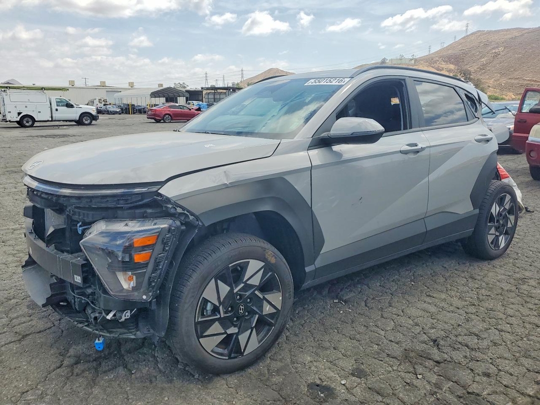 Вид 2025 HYUNDAI KONA SEL, угол 1