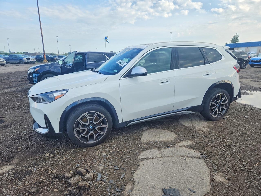 Vue de 2024 BMW X1 XDRIVE28I, angle 1