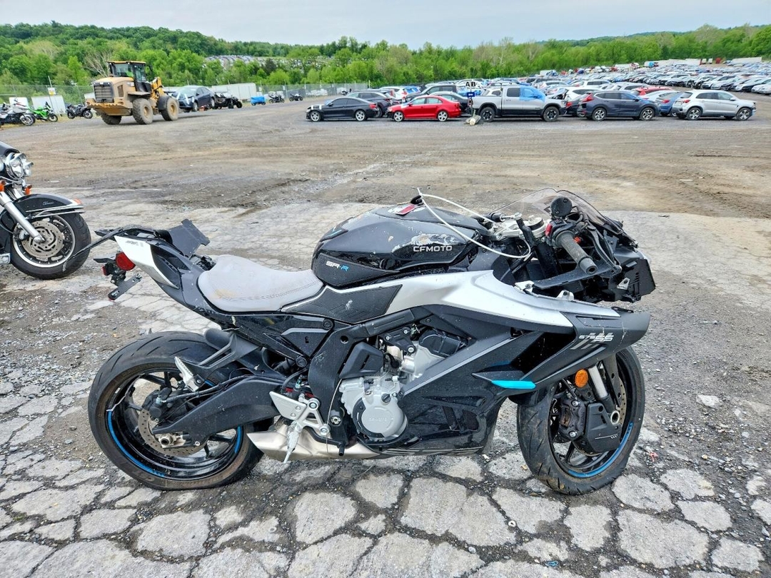 Вид 2025 CF MOTO 675SS, угол 1