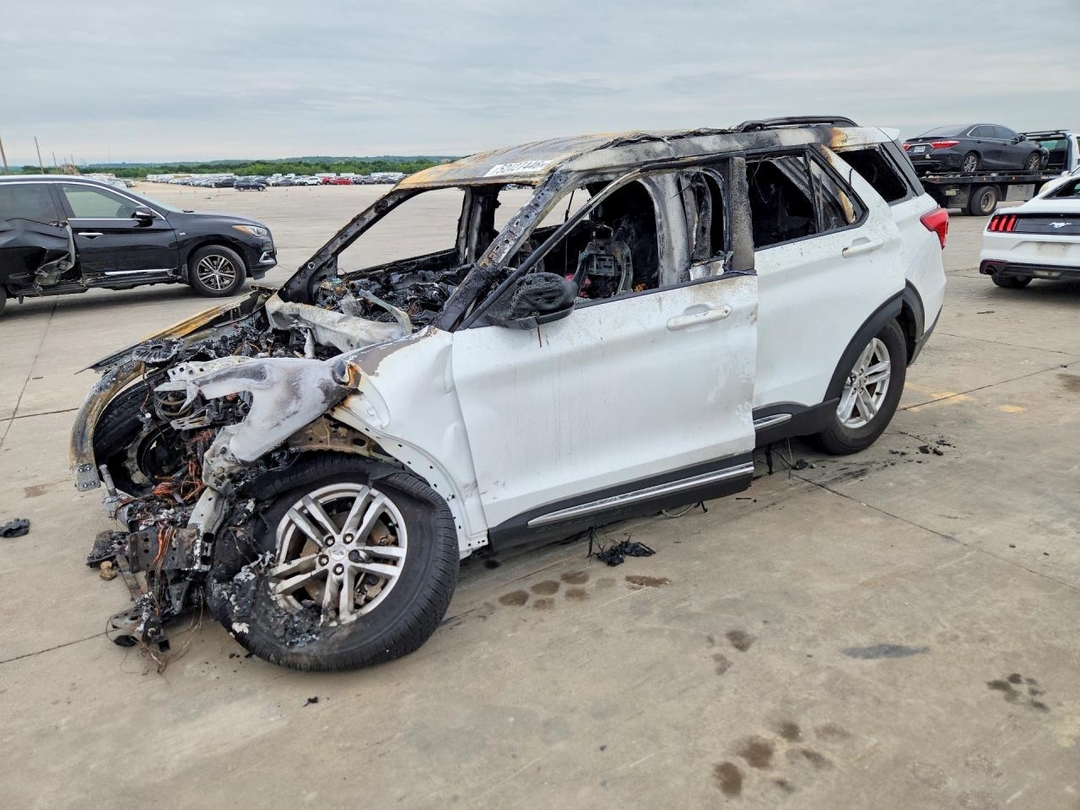 Вид 2020 FORD EXPLORER XLT, угол 1