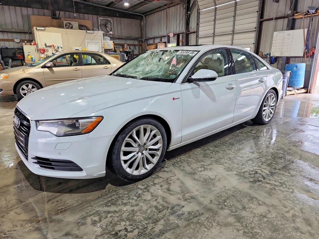 Vue de 2012 AUDI A6, angle 1