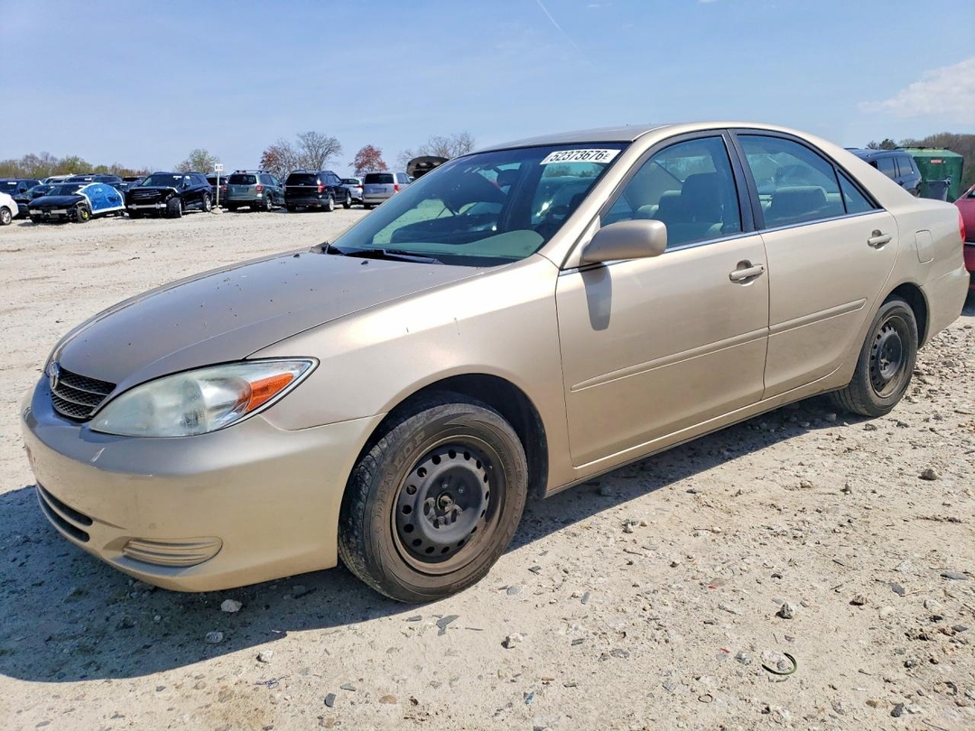 Vista de 2003 TOYOTA CAMRY LE, ángulo 1