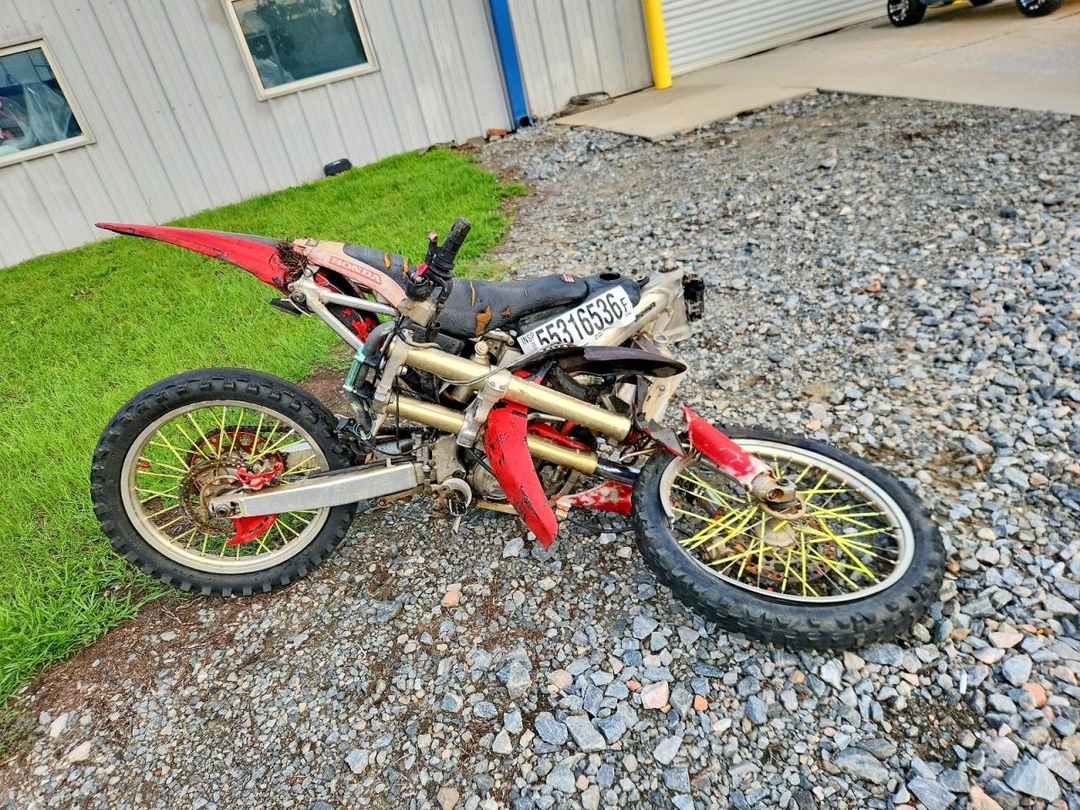 Vue de 2005 HONDA CRF250R, angle 1