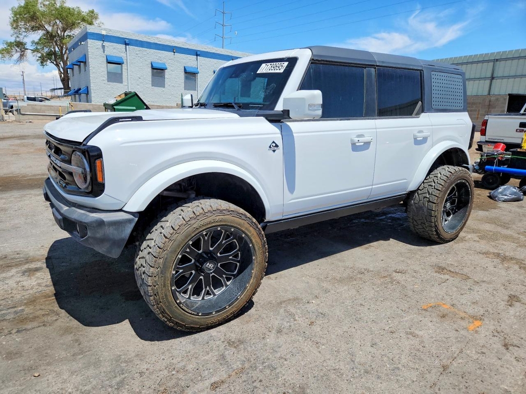 Vista de 2024 FORD BRONCO OUTER BANKS, ángulo 1