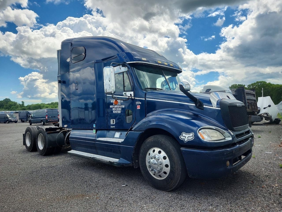 Вид 2007 FREIGHTLINER COLUMBIA 120 SEMI TRUCK, угол 1