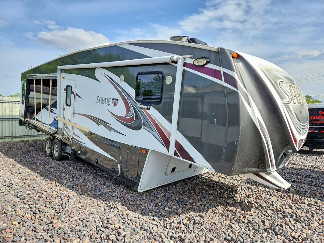 Vue de 2013 FOREST RIVER SABRE CAMPER, angle 1