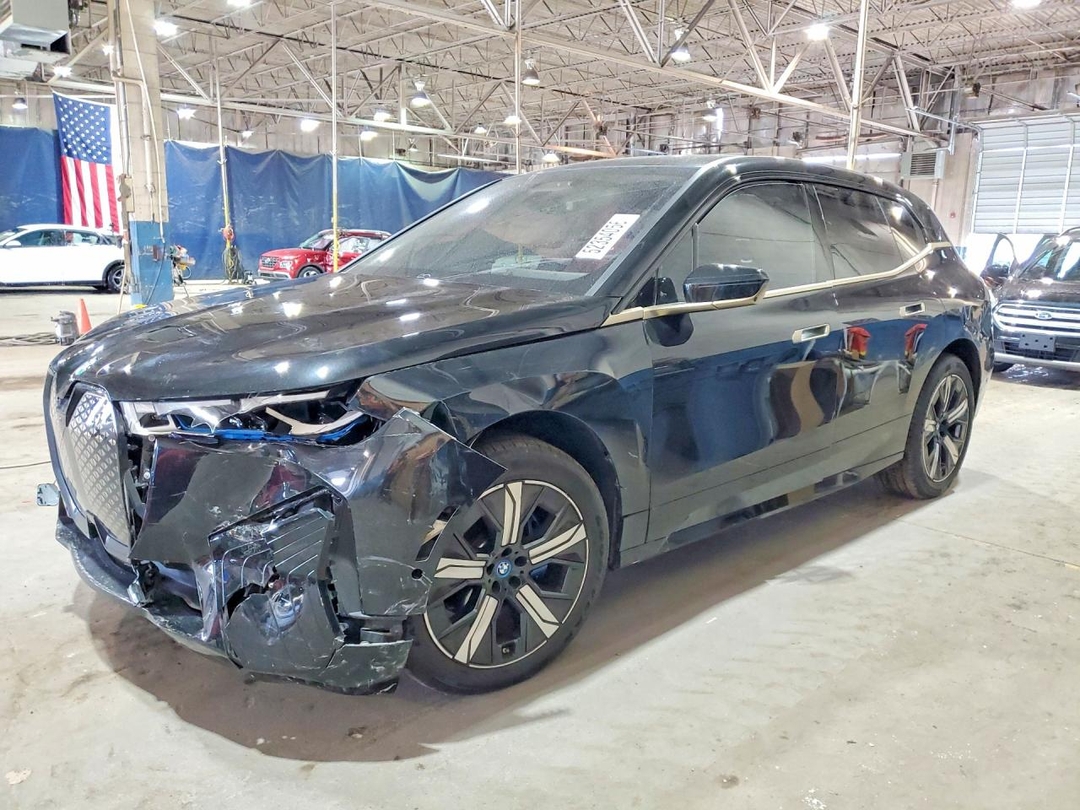 Vue de 2024 BMW IX XDRIVE50, angle 1