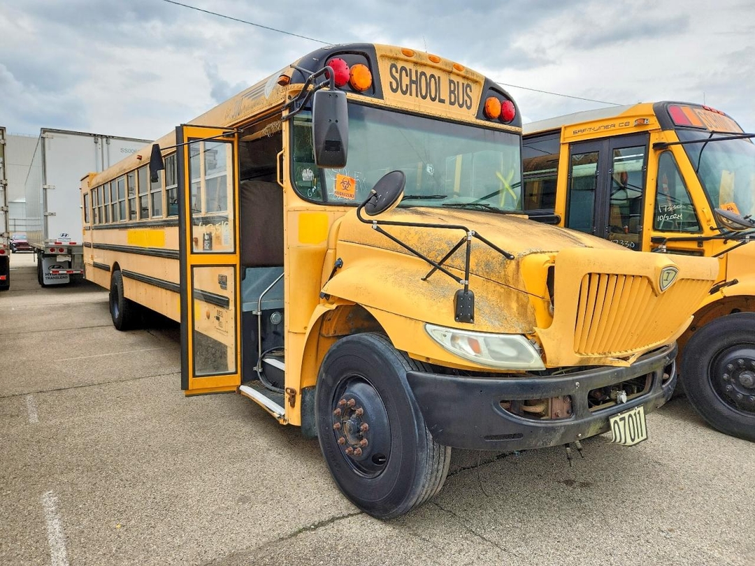 Вид 2008 IC CORPORATION SCHOOL BUS, угол 1