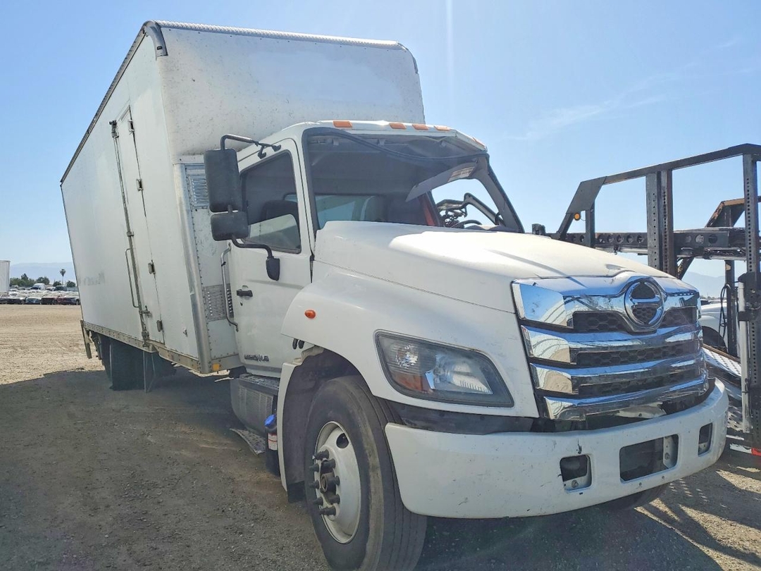 Vista de 2021 HINO L6 BOX TRUCK, ángulo 1