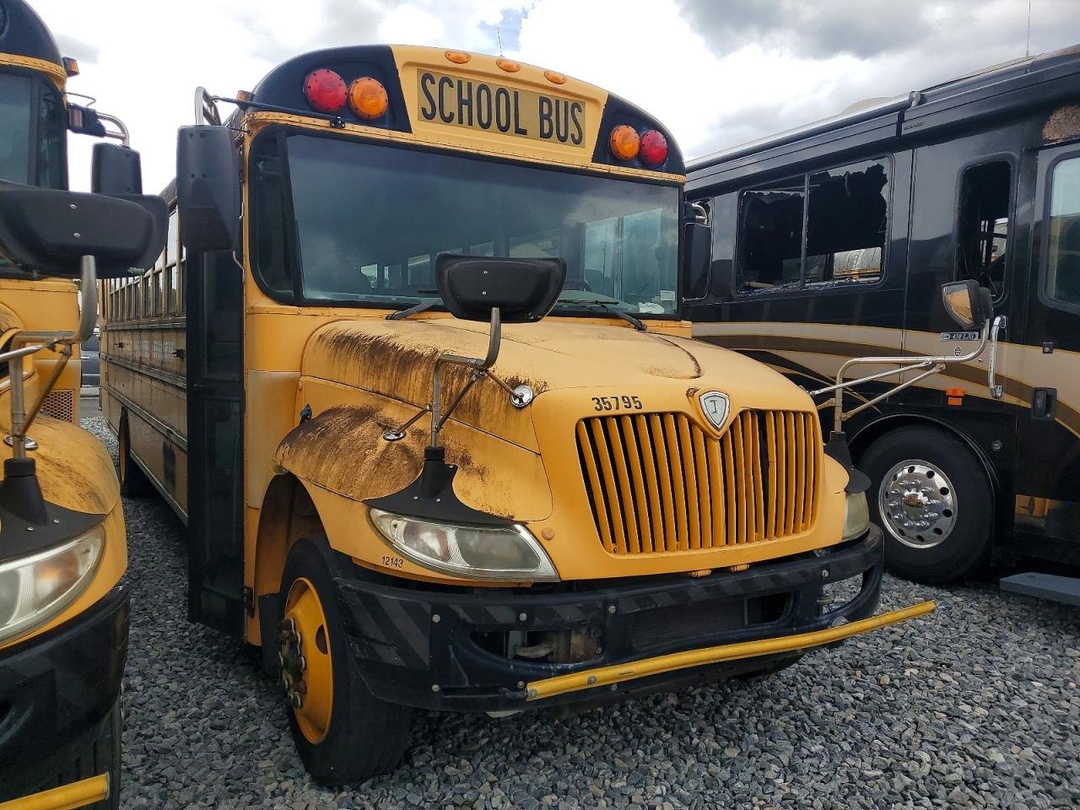 Vista de 2013 IC CORPORATION CE SERIES SCHOOL - SCHOOL BUS, ángulo 1