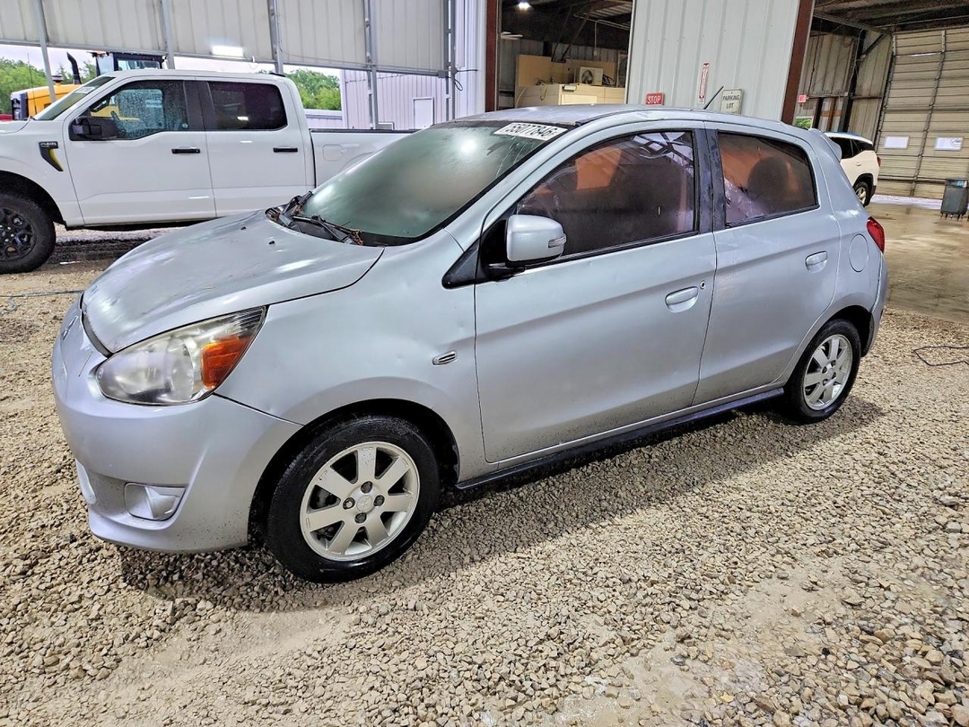 Vista de 2015 MITSUBISHI MIRAGE ES, ángulo 1