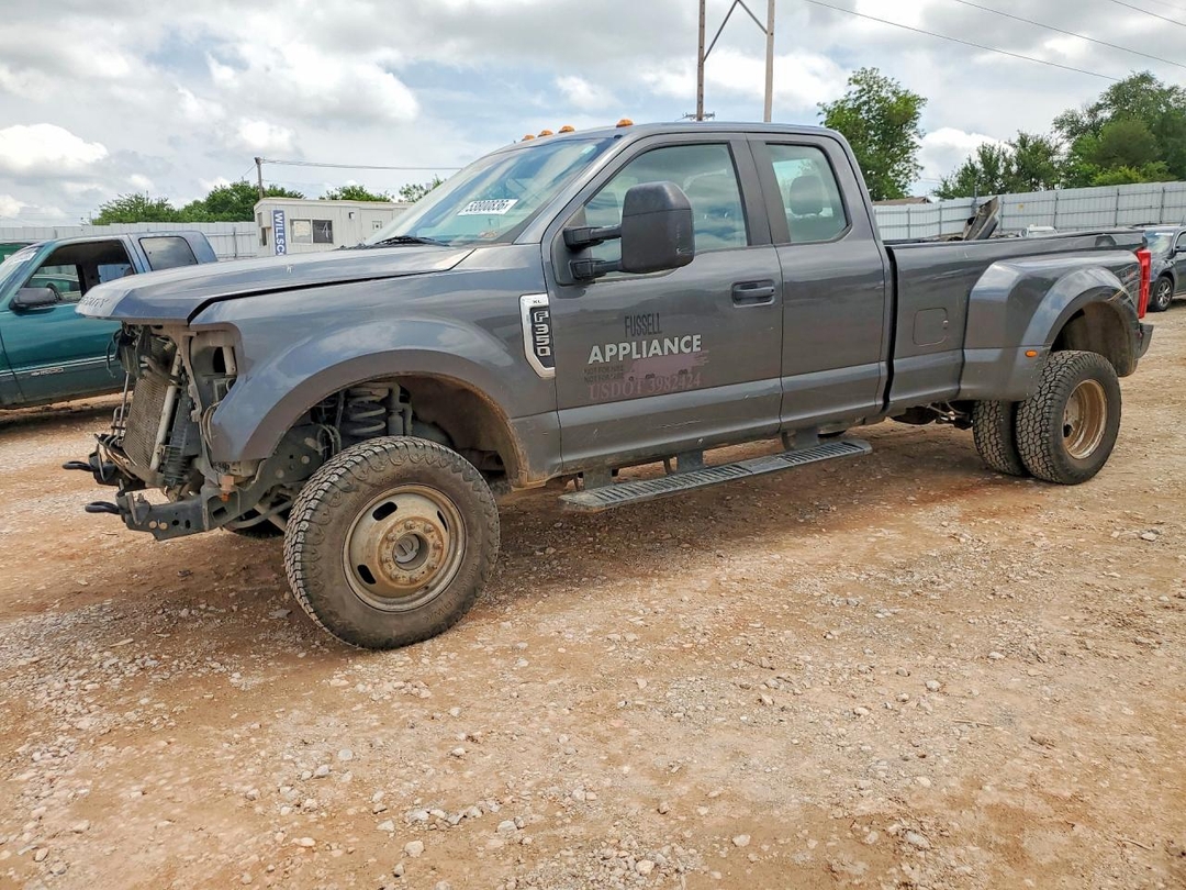 Вид 2017 FORD F350 SUPER DUTY, угол 1