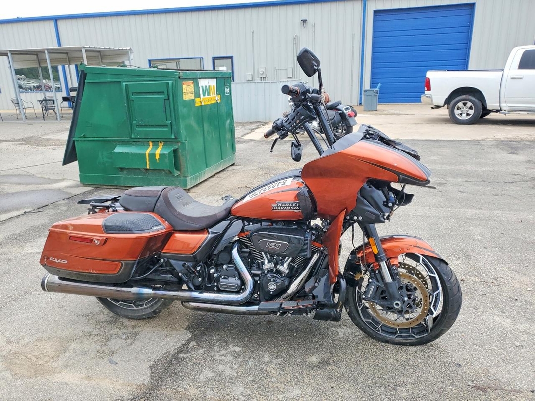 Vista de 2023 HARLEY-DAVIDSON FLTRXSE, ángulo 1