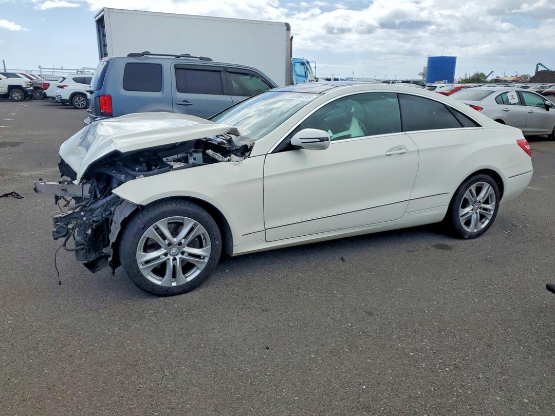 Вид 2010 MERCEDES-BENZ E 350, угол 1