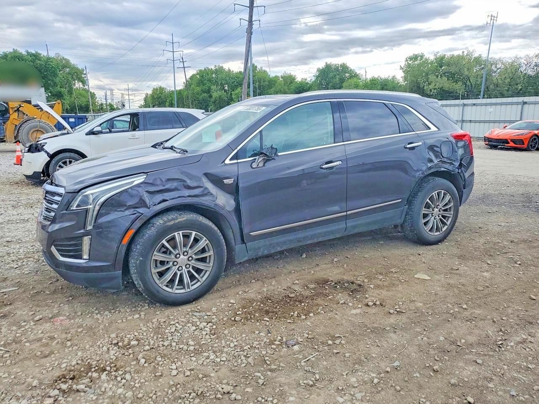 Vista de 2017 CADILLAC XT5 LUXURY, ángulo 1