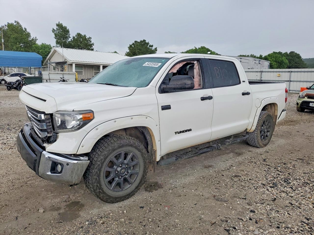 Vue de 2021 TOYOTA TUNDRA SR5, angle 1