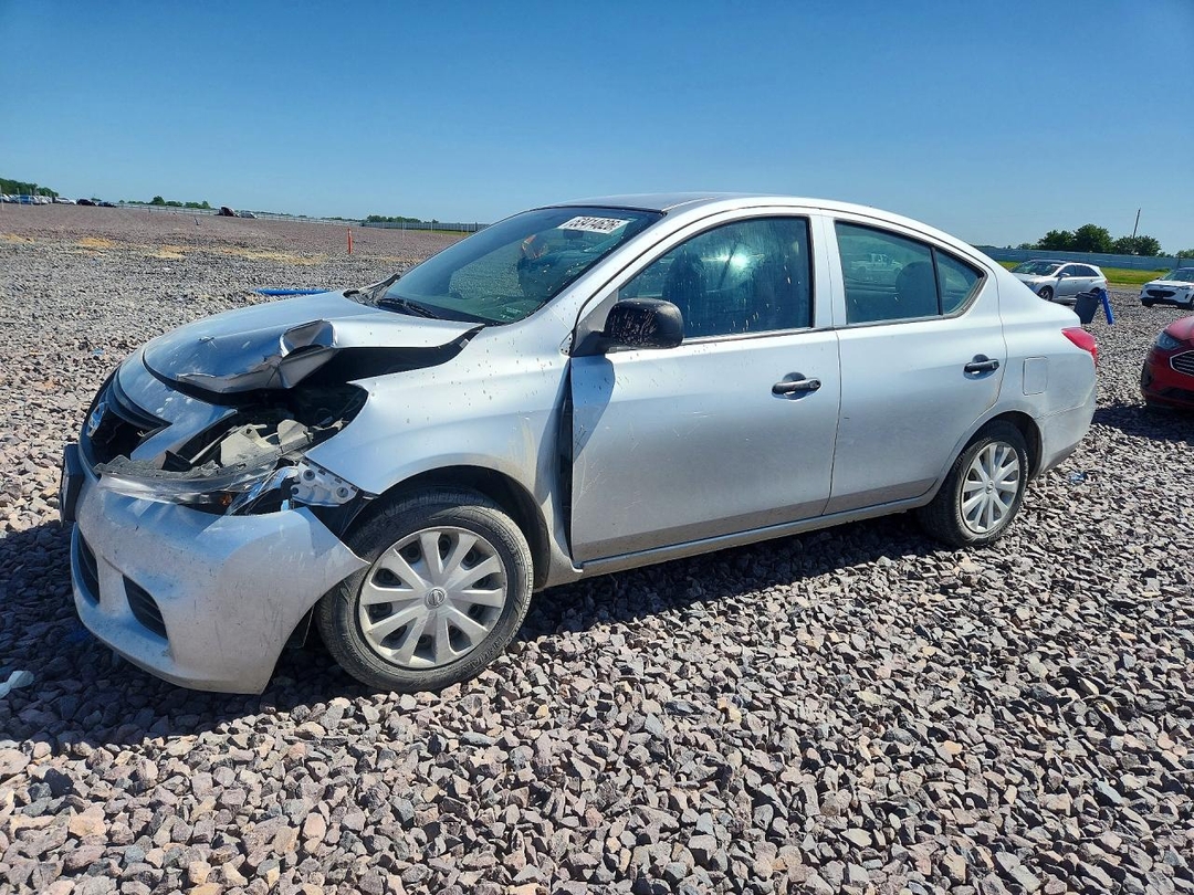 Vue de 2012 NISSAN VERSA 1.6 S, angle 1