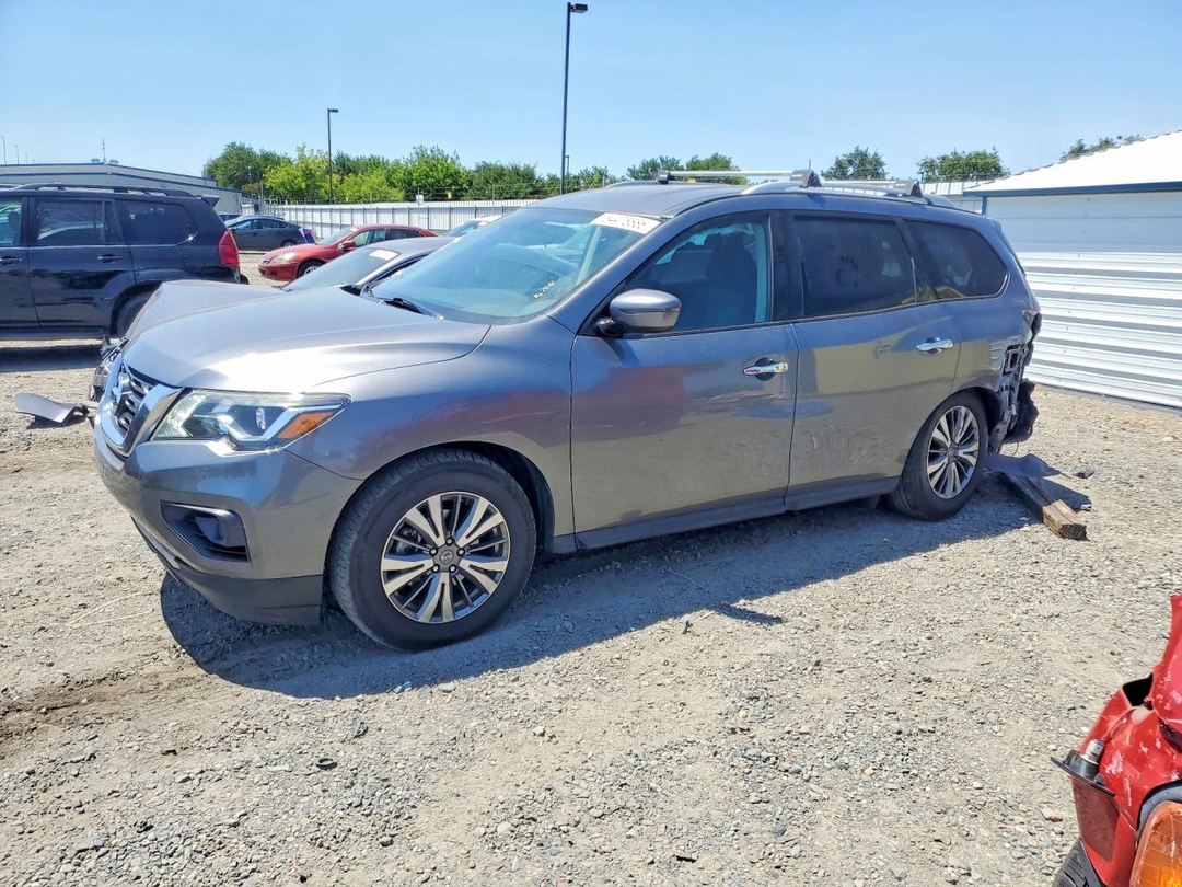Vue de 2020 NISSAN PATHFINDER S, angle 1