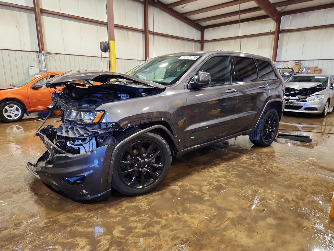 Vue de 2019 JEEP GRAND CHEROKEE LAREDO, angle 1