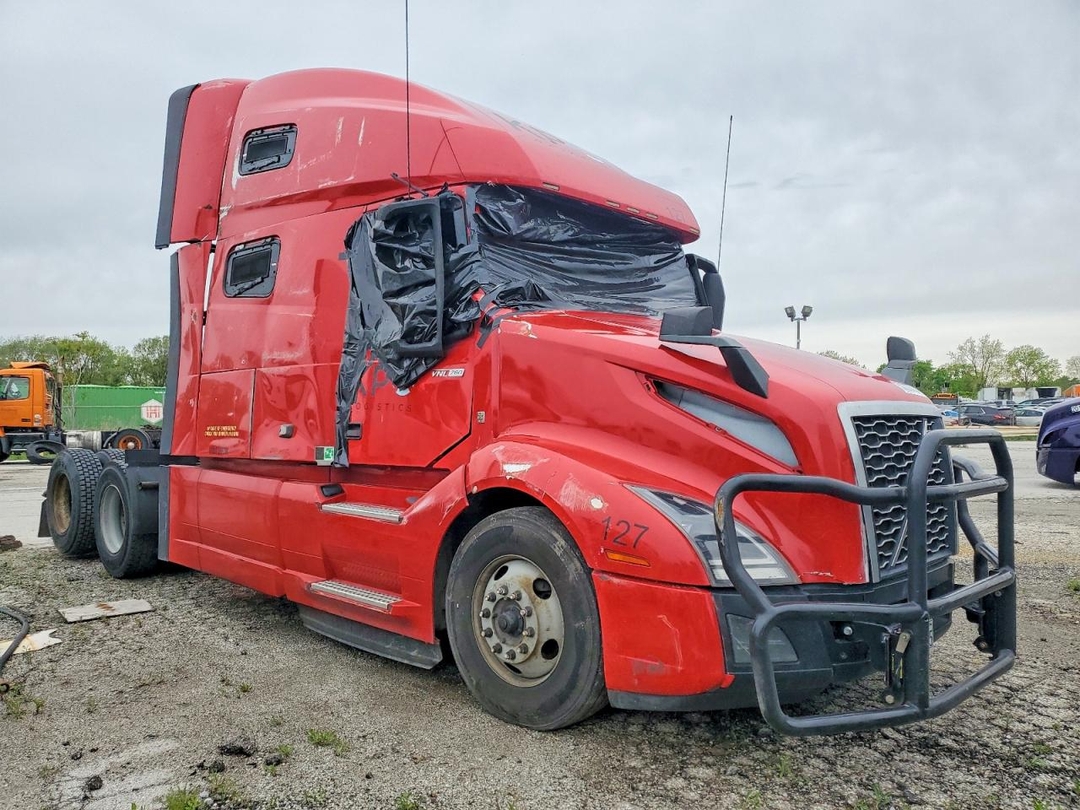 Вид 2022 VOLVO VNL SEMI TRUCK, угол 1