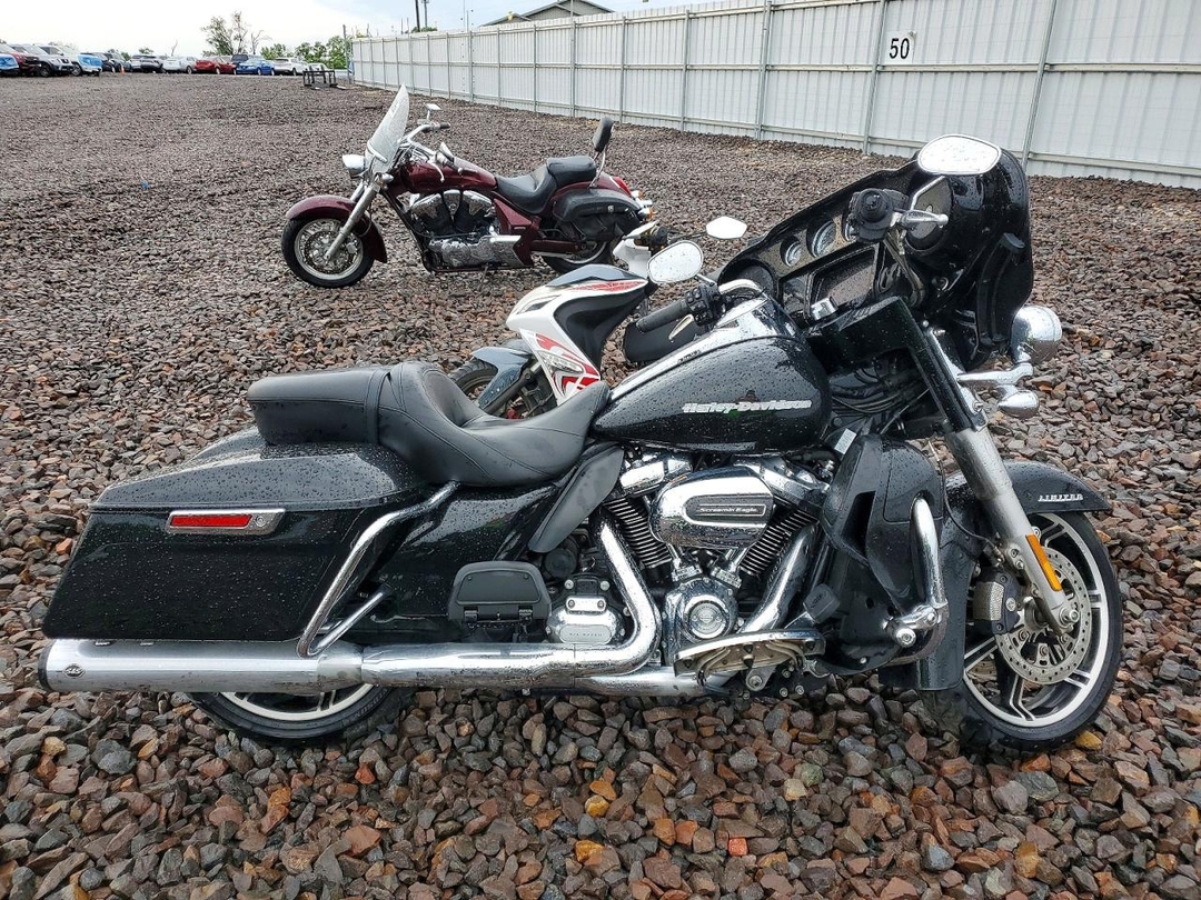 منظر 2021 HARLEY DAVIDSON ULTRA، زاوية 1