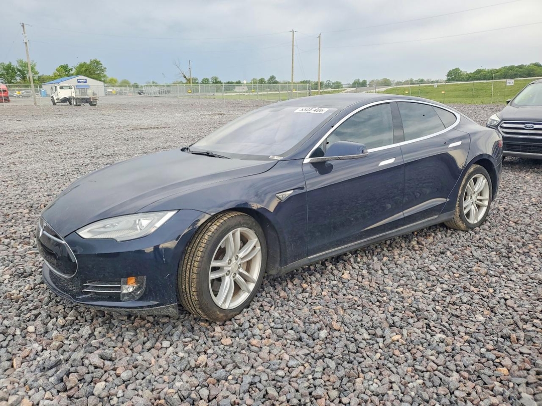 Вид 2013 TESLA MODEL S, угол 1