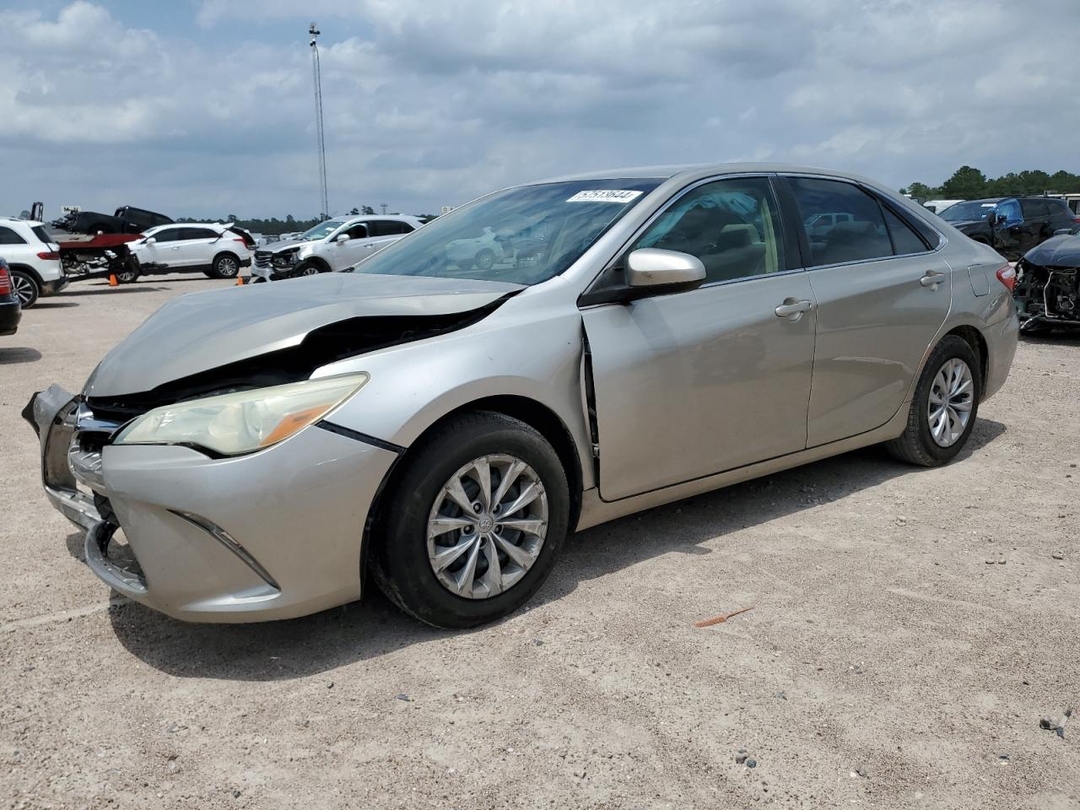 Вид 2016 TOYOTA CAMRY LE, угол 1