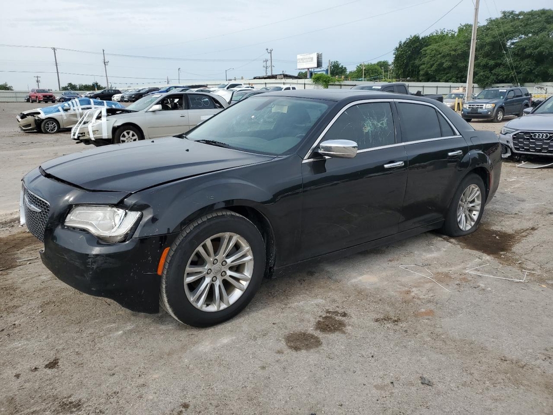 Vue de 2016 CHRYSLER 300C, angle 1