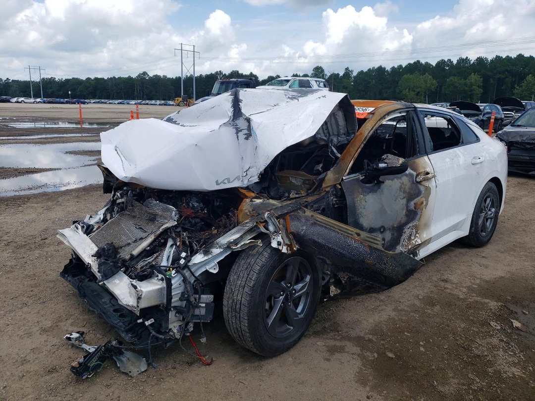 Vista de 2023 KIA K5 LXS, ángulo 1