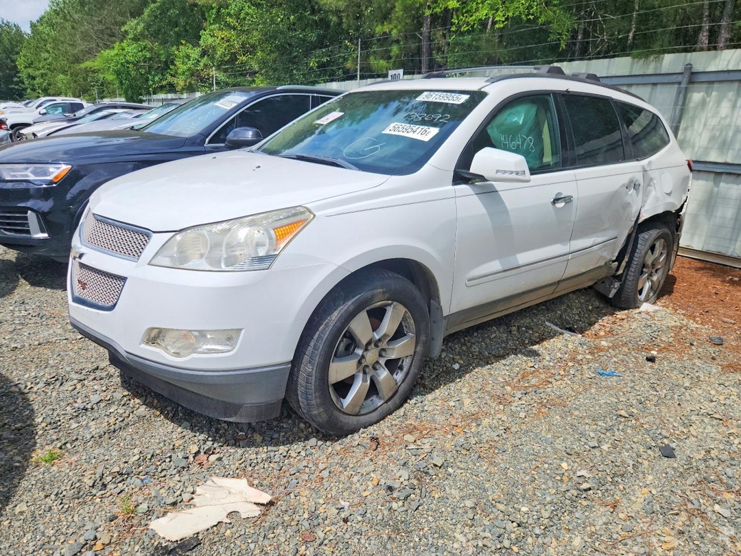 Vue de 2010 CHEVROLET TRAVERSE LTZ, angle 1