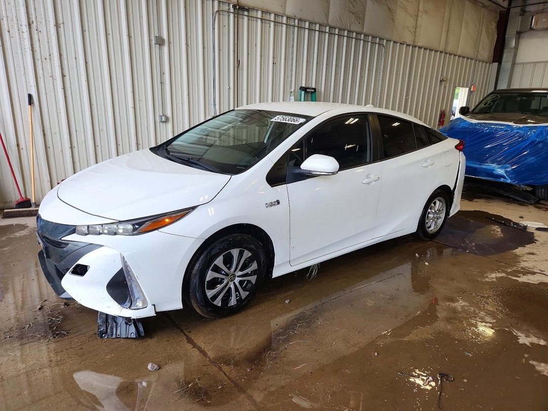 Vue de 2022 TOYOTA PRIUS PRIME LE, angle 1