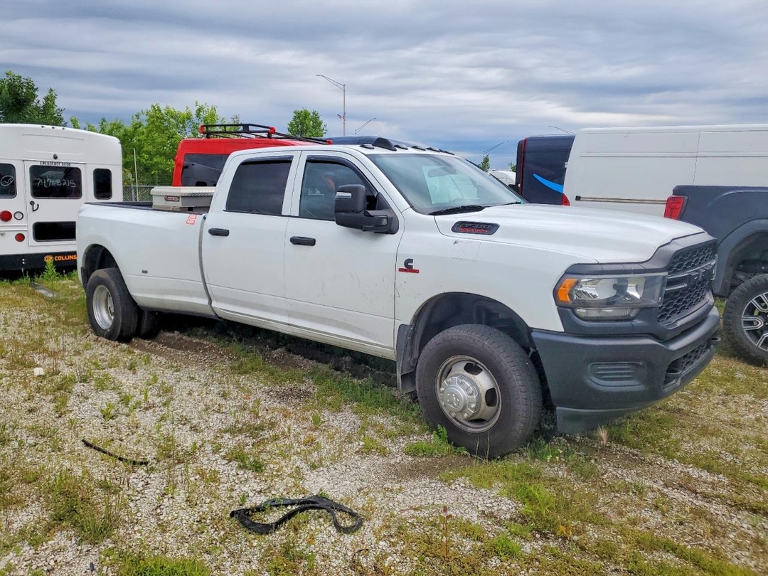 Vue de 2023 RAM 3500 TRADESMAN, angle 1
