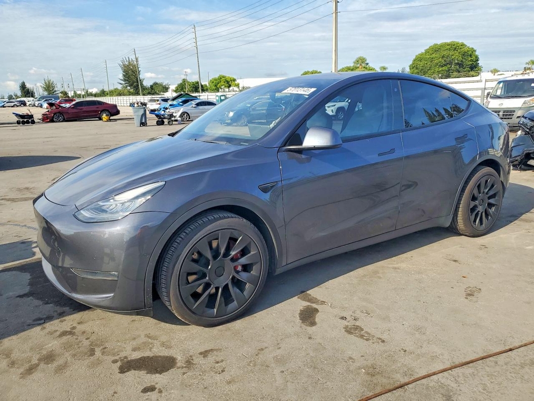 Вид 2020 TESLA MODEL Y, угол 1