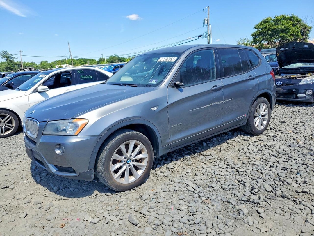 منظر 2013 BMW X3 XDRIVE28I، زاوية 1