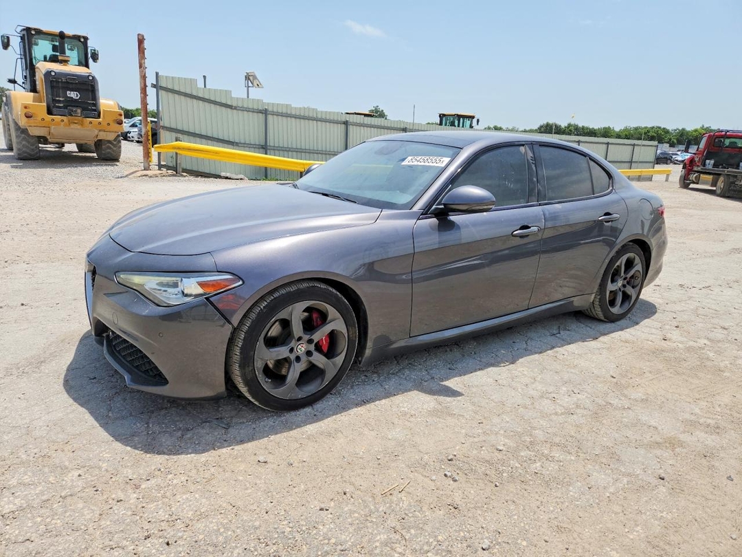 Вид 2017 ALFA ROMEO GIULIA, угол 1